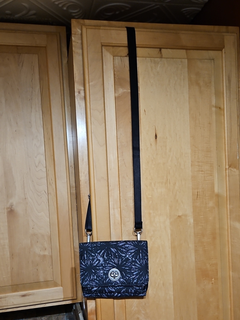 Baggallini Madrid Flap Crossbody Shoulder Bag RFID Black Gray Floral Turnlock
